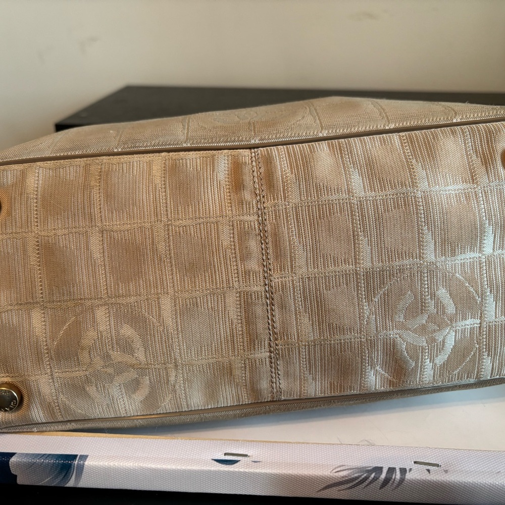 Authentic Chanel New Travel Line MM Tote Bag in Classic Beige - Picture 5 of 16